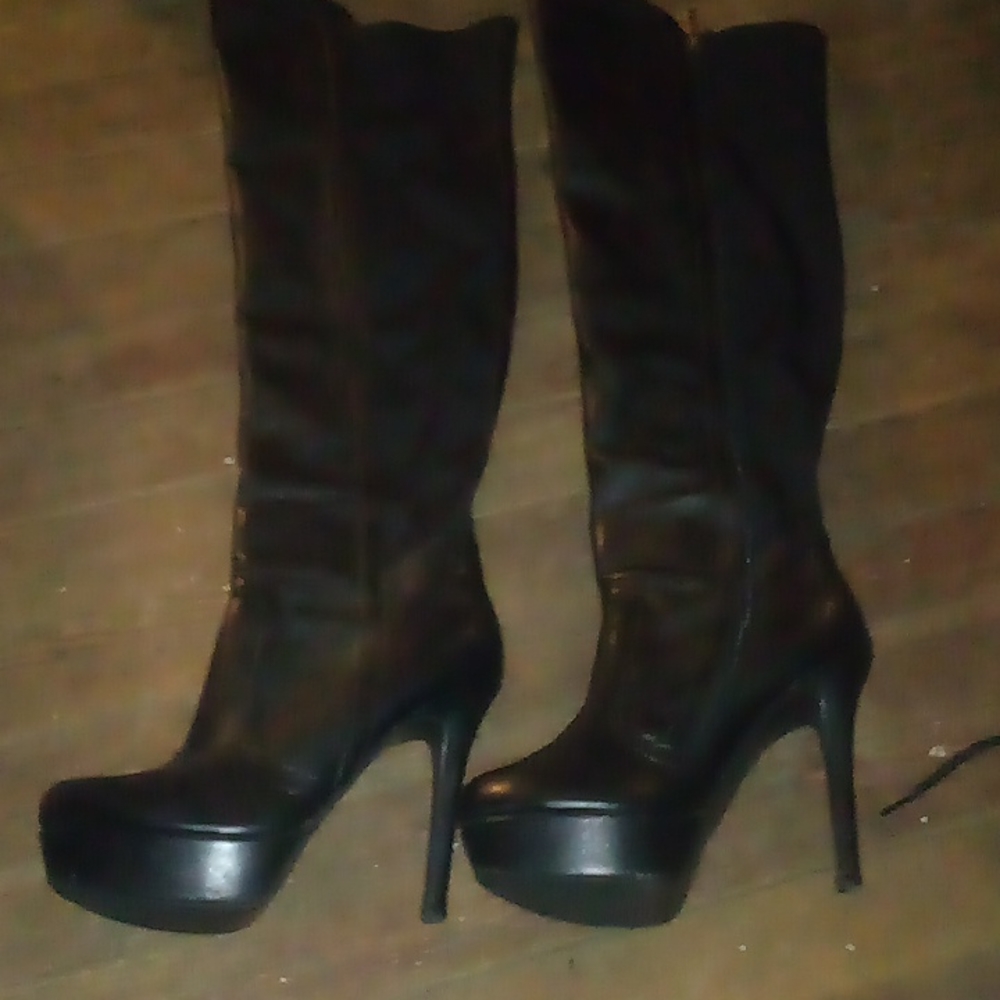 ••two-tone over the knee heel boots••